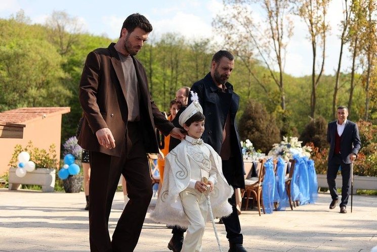 aile-9-bolum-izle-show-tv-aile-son-bolum-full-izle-aile-dizisi-canli-izle-yeni-bolum-aile-9-bolum-tek-parca-1683030132328.jpeg