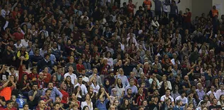 Eskişehir’de müthiş atmosferYaklaşık 4 bin sporsever salonu doldurdu