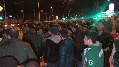 Bursaspor taraftarından yönetime protesto! Tesislerde ortalık karıştı