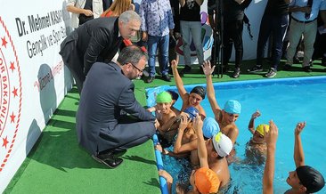 Bakan Kasapoğlu: 2020 sonuna kadar 1 milyon kişiye yüzme öğreteceğiz