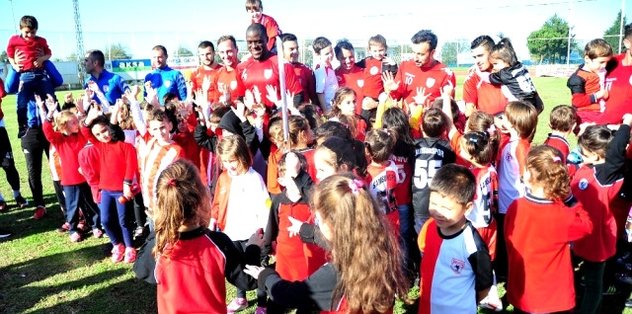 Miniklerden Samsunspor'a moral ziyareti