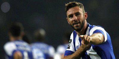 Layun’da üç rakip var