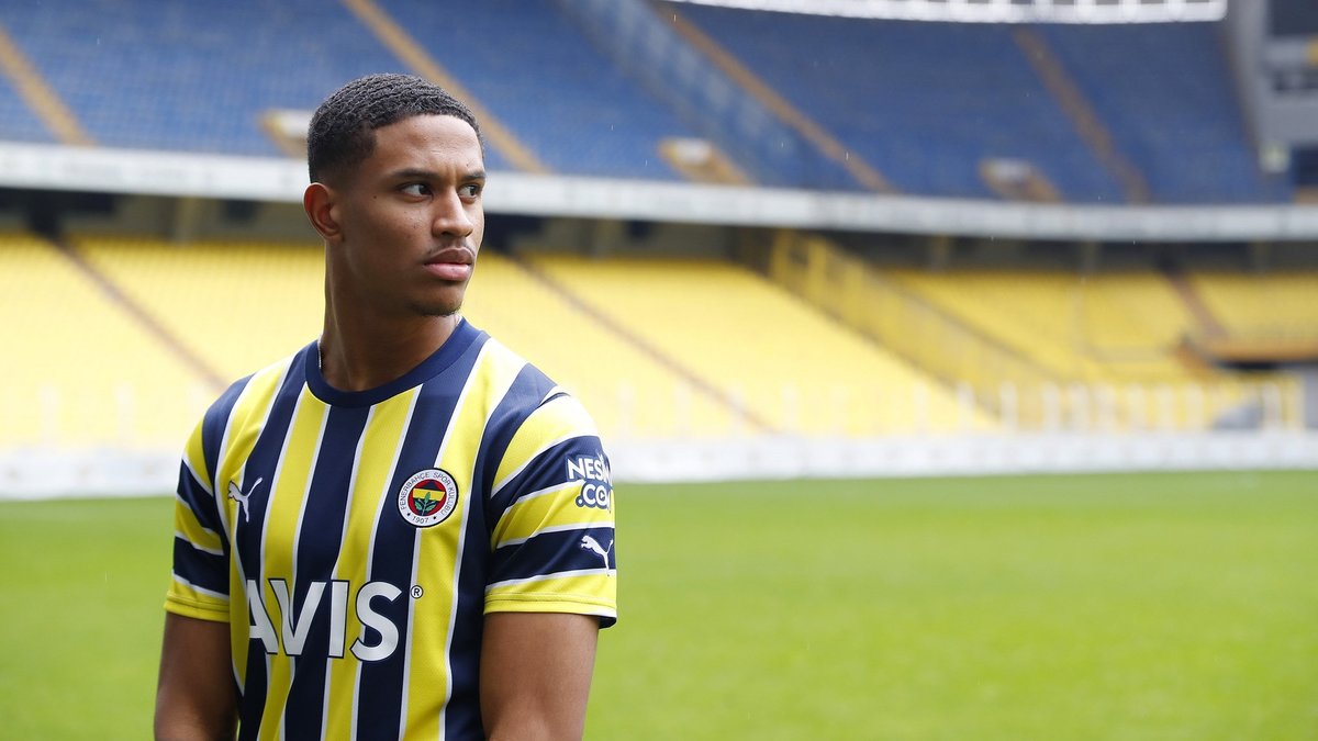FENERBAHÇE TRANSFER HABERLERİ: Sözleşmesinde dikkat çeken madde! Jayden Oosterwolde eğer giderse... FENERBAHÇE TRANSFER HABERLERİ: Sözleşmesinde dikkat çeken madde! Jayden Oosterwolde eğer giderse...
