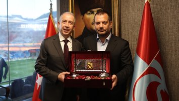 Maç öncesi dostuk yemeği