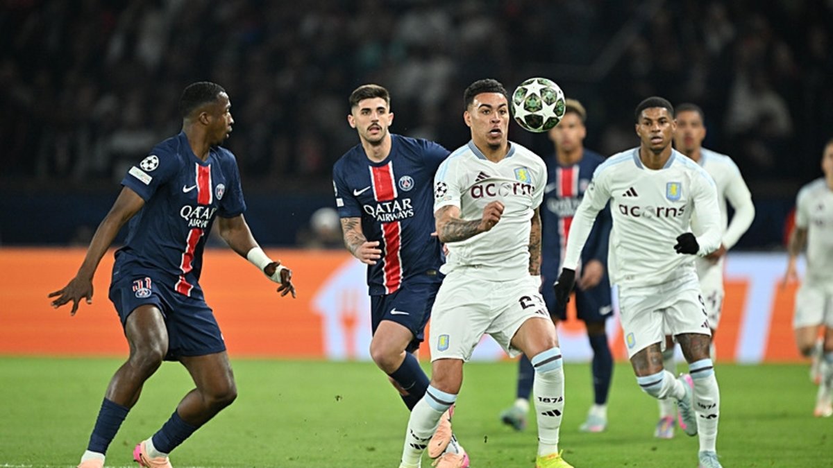 Aston Villa - PSG maçı öncesi yanlış müzik tercihi! İşte o anlar... Aston Villa - PSG maçı öncesi yanlış müzik tercihi! İşte o anlar...