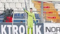 Altay Bayındır yere yatmadı!