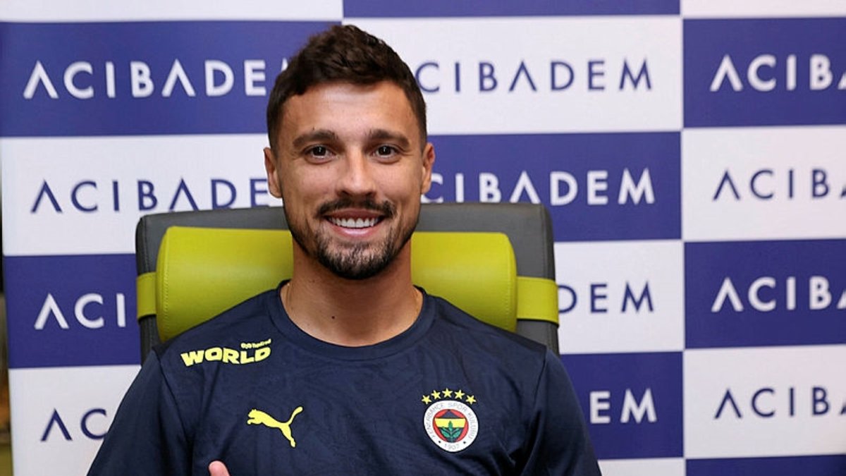 TRANSFER HABERİ: Fenerbahçe'ye Krunic piyangosu! Yeni adresi... TRANSFER HABERİ: Fenerbahçe'ye Krunic piyangosu! Yeni adresi...