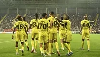 Geleni-gideni dikkat çekti