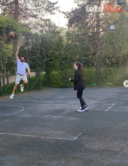 Fahriye Evcen ve Burak Özçivit çifti basketbol maçı yaptı! 'Rakibim büyük' dedi sürpriz sonlu paylaşım geldi