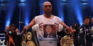 Fury, boksu çamurun içine sürükledi