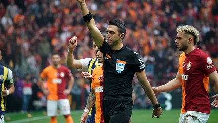 Fenerbahçe'de Alexander Djiku Galatasaray derbisinde kırmızı kart gördü!