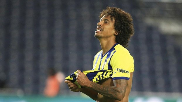 Fenerbahçe'de Luis Gustavo görüşme odasına #