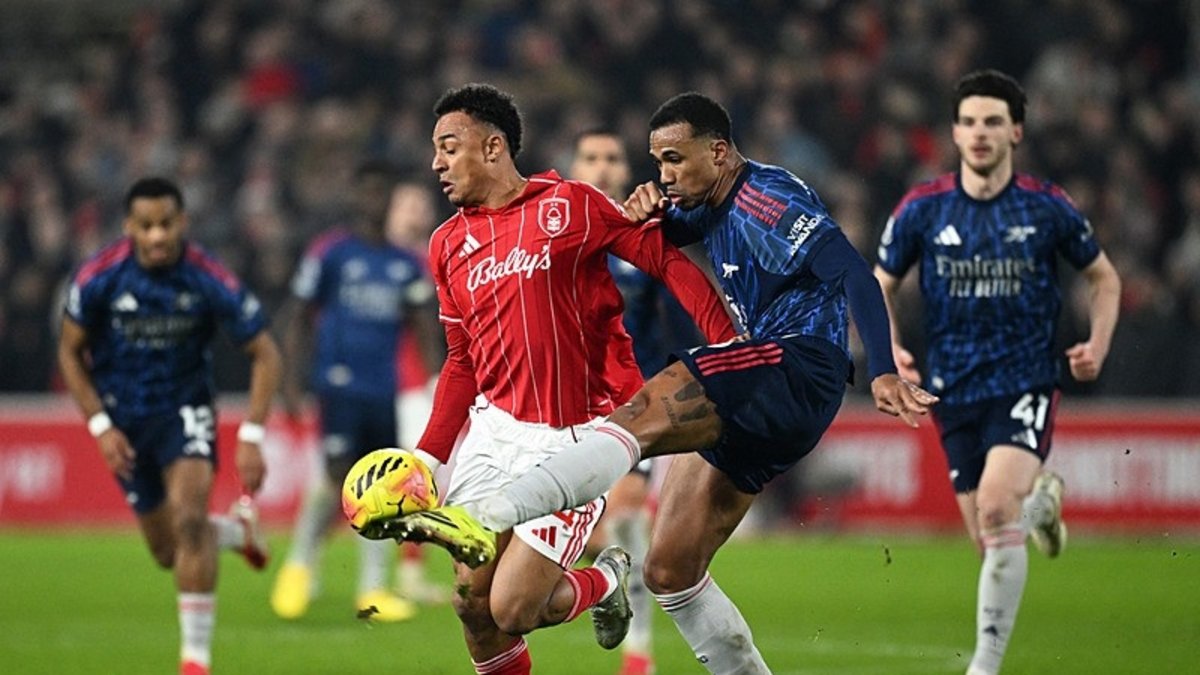 Arsenal fırsat tepti