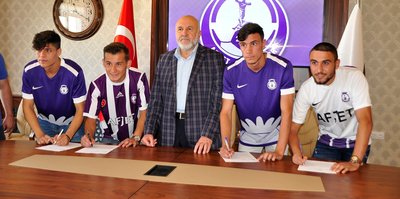 Afjet Afyonspor altyapısındaki 4 futbolcuyla sözleşme imzaladı