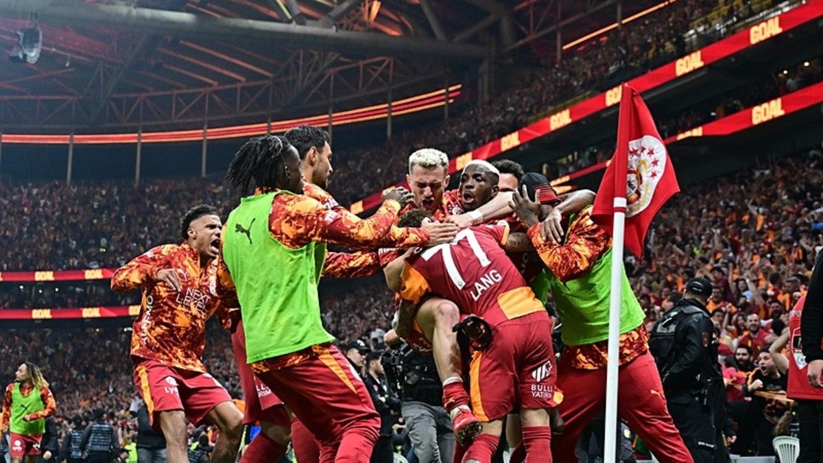 Galatasaray'dan Fenerbahçe'ye şampiyonluk göndermesi!