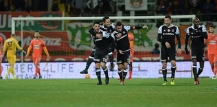 Tahtını geri aldı