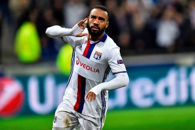 Lacazette bombası!