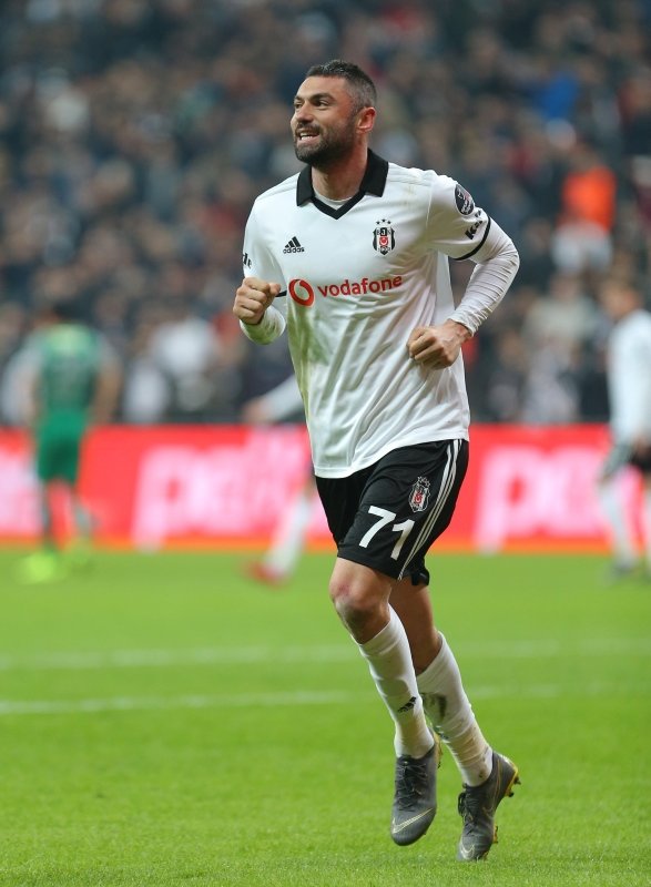 Beşiktaş'ta Burak Yılmaz taraftarla buzları eritti!