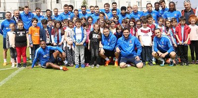 Trabzonspor'da Burak Yılmaz ve Ogenyi Onazi sevinci