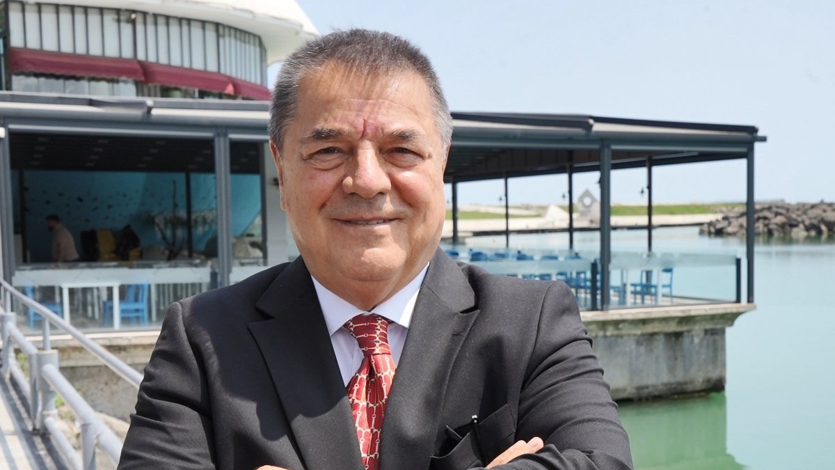 Göğsümüzdeki arma kutsal Göğsümüzdeki arma kutsal