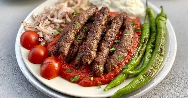 tire-kofte-tarifi-evde-tire-kofte-nasil-yapilir-malzemeleri-ve-puf-noktalari-neler-1699357350895.jpg