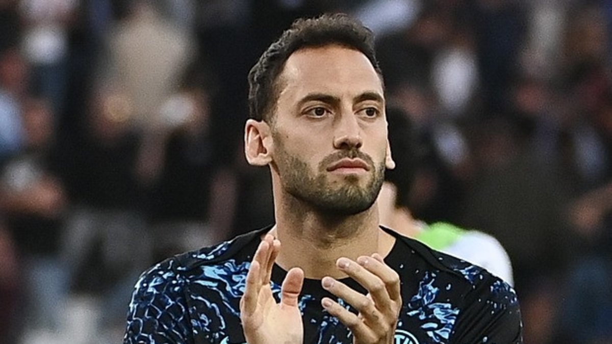 Hakan Çalhanoğlu'dan geleceği hakkında flaş açıklama!