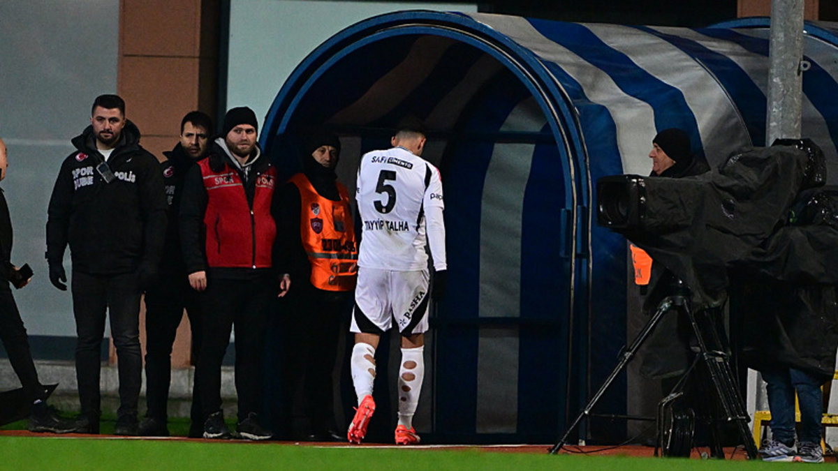 Kasımpaşa karşısında Beşiktaş 10 kişi kaldı!