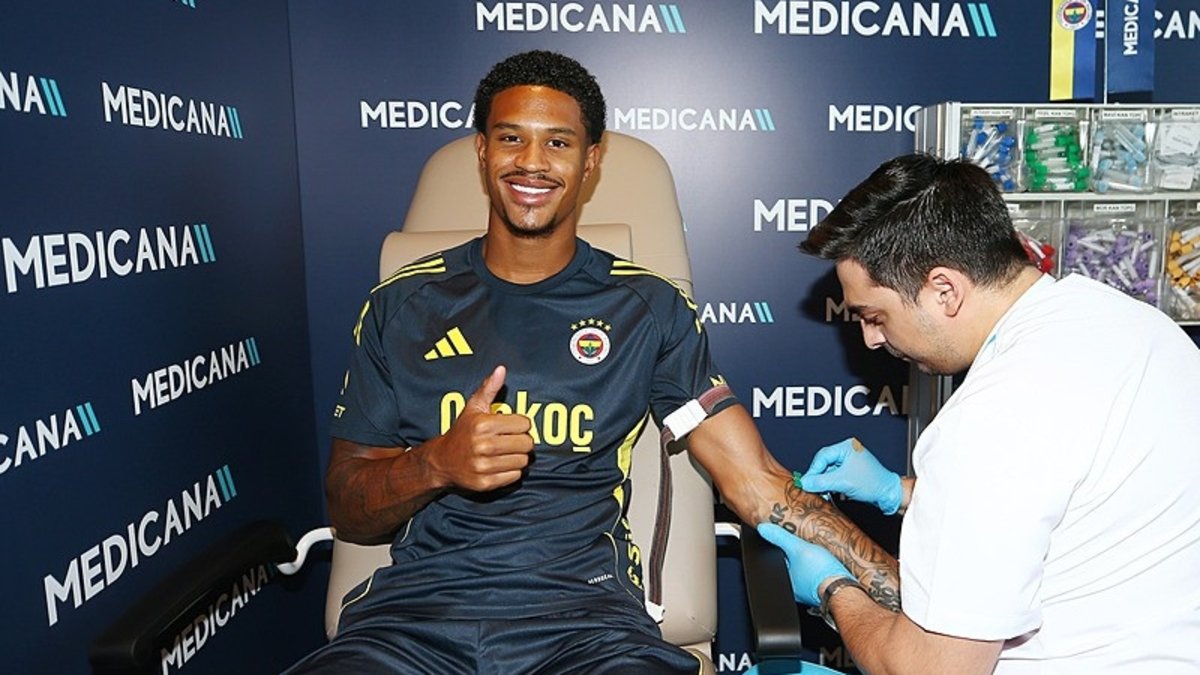 Fenerbahçe'de sağlık kontrolleri sürüyor