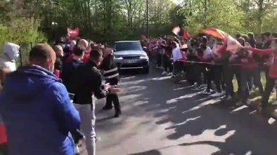 Son dakika spor haberi: Lille taraftarından Burak Yılmaz'a coşkulu karşılama!