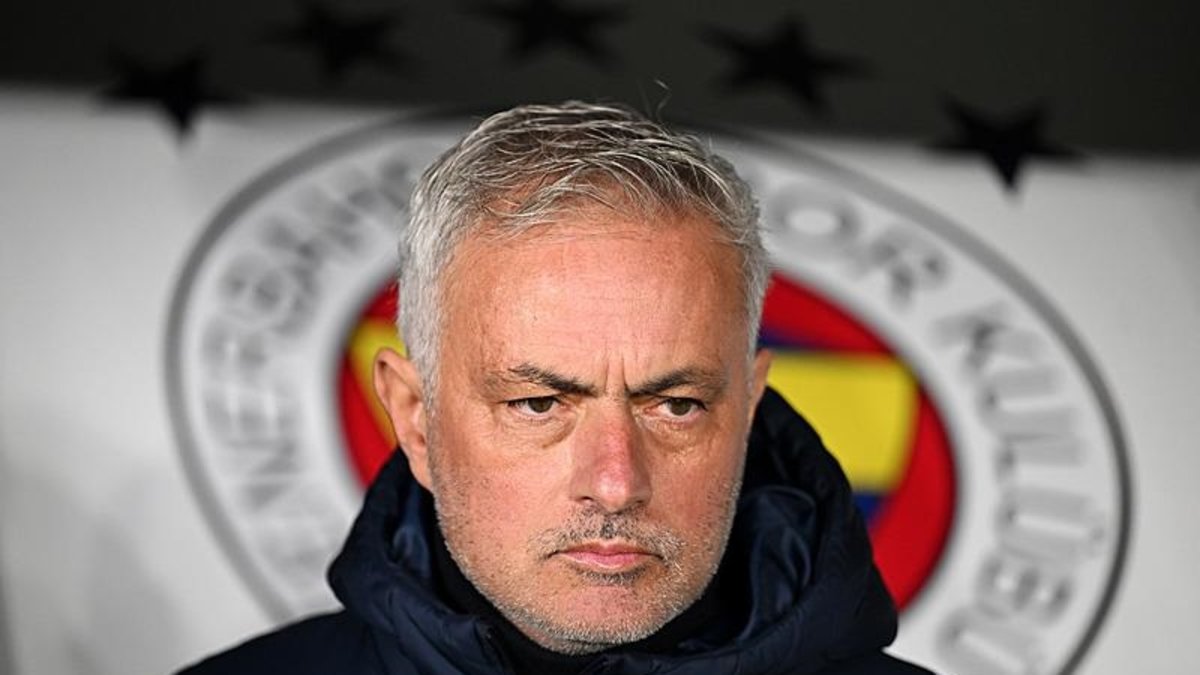Jose Mourinho'dan En-Nesyri'nin yokluğunda flaş karar! İşte Fenerbahçe'nin Corendon Alanyaspor maçı muhtemel 11'i Jose Mourinho'dan En-Nesyri'nin yokluğunda flaş karar! İşte Fenerbahçe'nin Corendon Alanyaspor maçı muhtemel 11'i