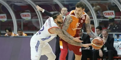 A.Efes seride 1-0 öne geçti