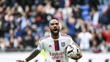 Lacazette dörtledi! Lyon gol düellosunu kazandı