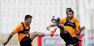 Galatasaray, AEK maçına hazırlanıyor