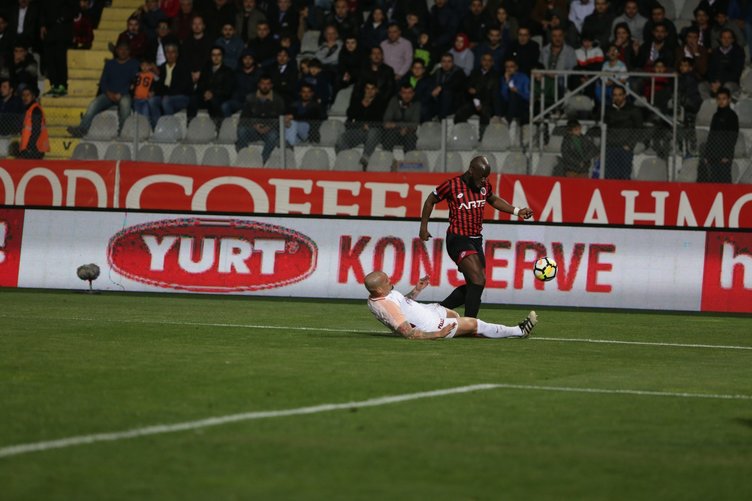 Fotomaç'ın usta yazarları Galatasaray maçını yazdı