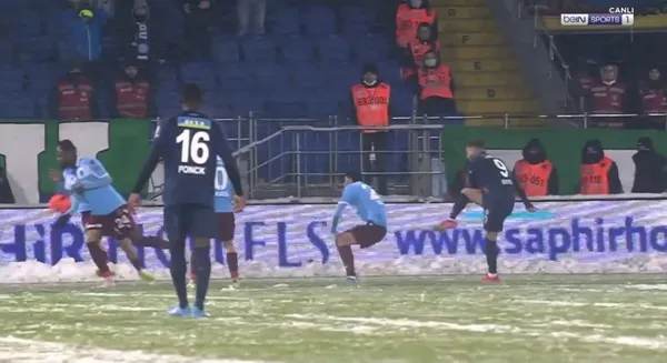Çaykur Rizespor Trabzonspor maçında hakem VAR'da izledi penaltıyı verdi! - 2
