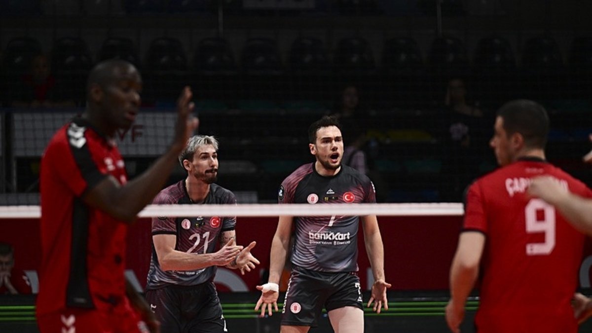 Voleybol Efeler Ligi'nde ilk finalist Ziraat Bankkart!