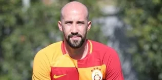 Çok büyük bir camiaya geldim