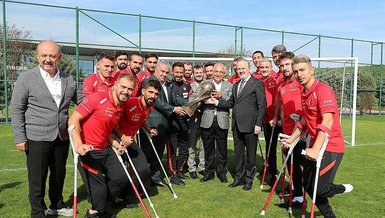 TFF Başkanı Mehmet Büyükekşi Dünya Şampiyonu Ampute Milli Takımımız ile bir arada
