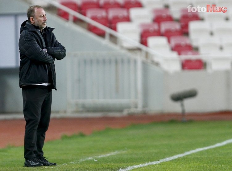Son dakika spor haberi: Beşiktaş Teknik Direktörü Sergen Yalçın'dan Aboubakar'a forma yanıtı