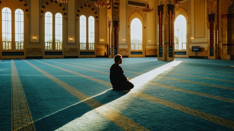 kurban-bayrami-namazi-saat-kacta-adim-adim-bayrami-namazi-kilinisi-1779256833520.jpg