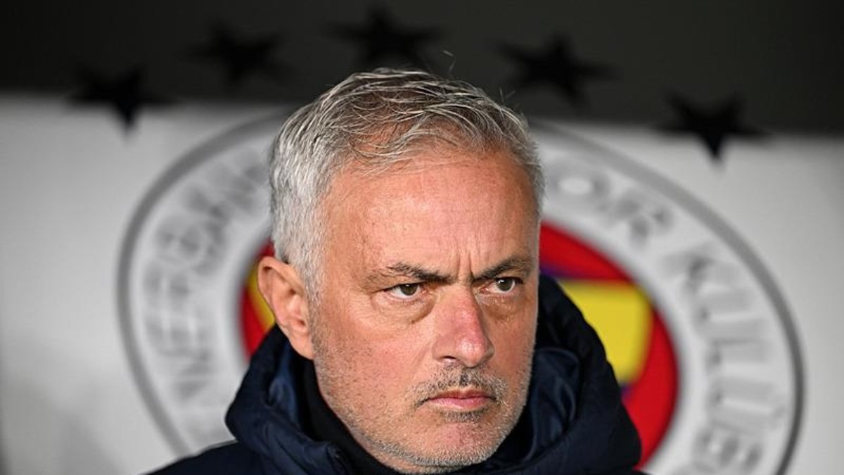 Galatasaray - Adana Demirspor maçı yarıda kaldı! Mourinho'dan flaş paylaşım Galatasaray - Adana Demirspor maçı yarıda kaldı! Mourinho'dan flaş paylaşım