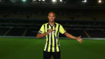 Fenerbahçe Tisserand’a imzayı attırdı