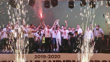 Bandırmaspor şampiyonluğunu kutladı