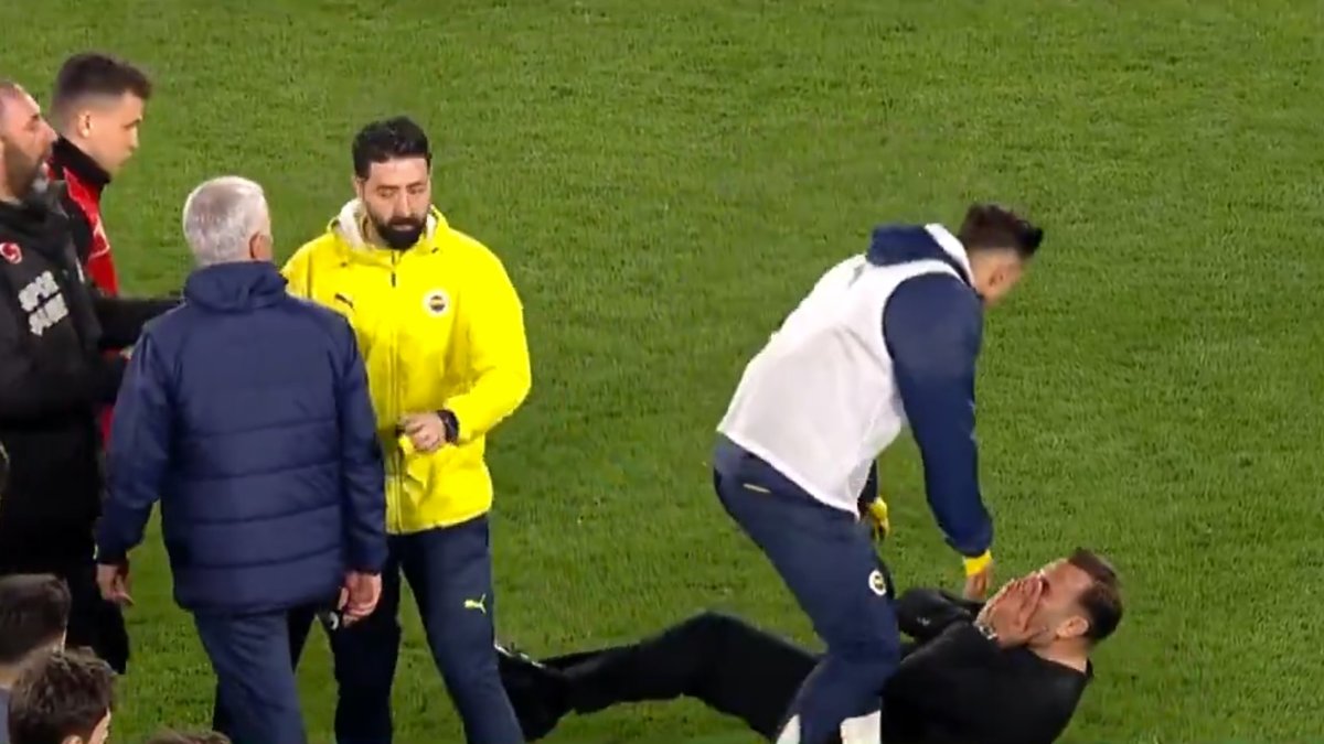 GALATASARAY HABERLERİ - Okan Buruk'tan maç sonu flaş Mourinho sözleri! GALATASARAY HABERLERİ - Okan Buruk'tan maç sonu flaş Mourinho sözleri!