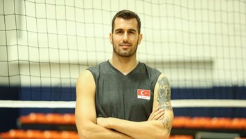 Gökhan yeniledi