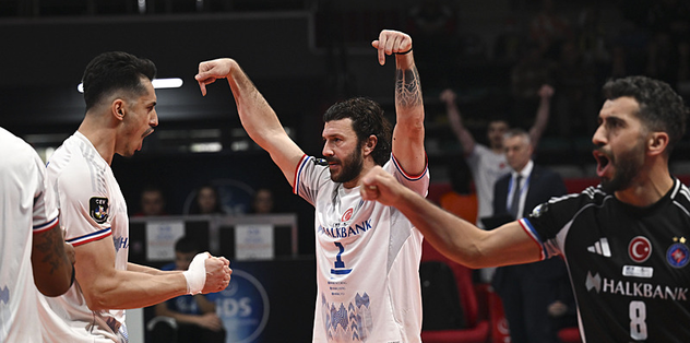 Fenerbahçe'yi set vermeden yenen Halkbank maç fazlasıyla lider!