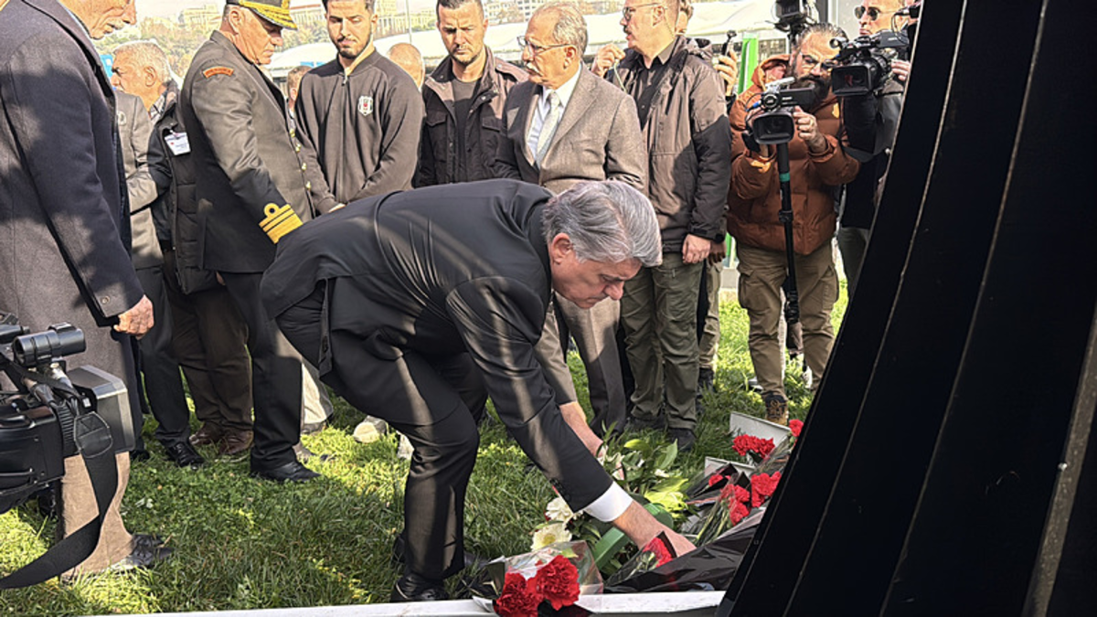 Beşiktaş'ta Tüpraş Stadyumu saldırısının 9. yılında şehitlerimiz anıldı