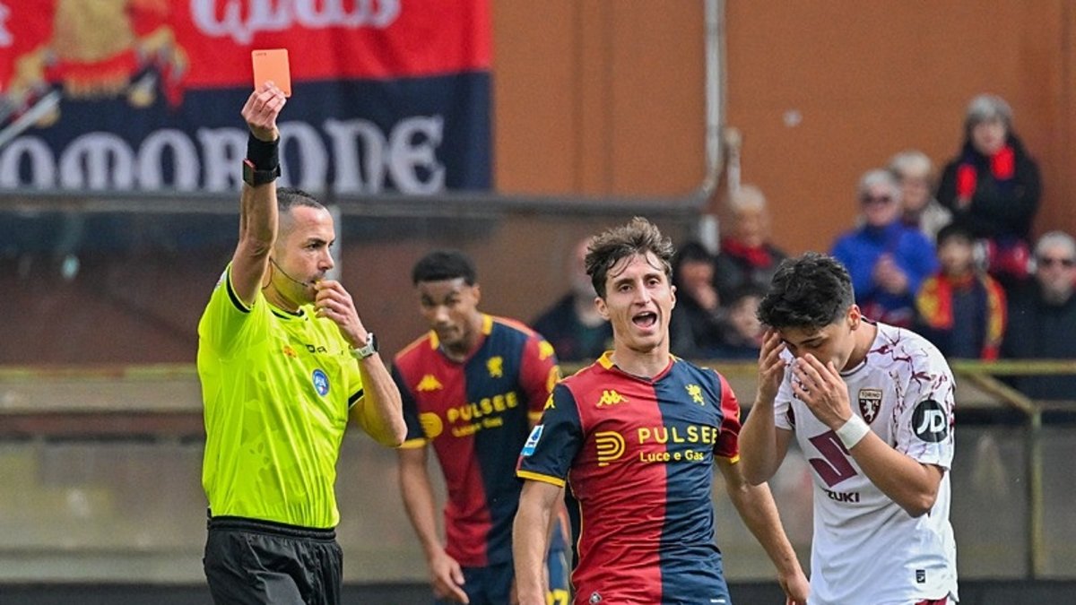 Emirhan İlkhan kırmızı kart gördü! Genoa 3 puanı 3 golle aldı