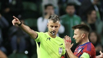 Millilere Arnavut hakem