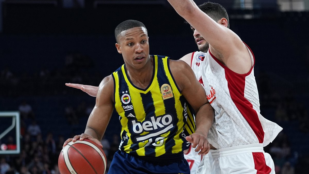 Fenerbahçe Beko, ABD'li basketbolcu Devon Hall ile yollarını ayırdı